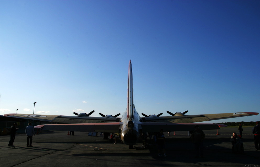 B17 Silhouette