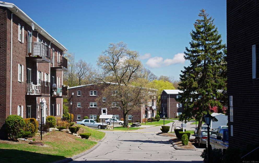 Colonial Towers