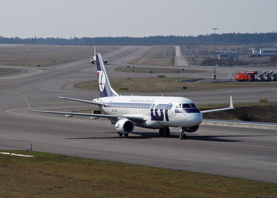 Aircraft 08 LOT E170
