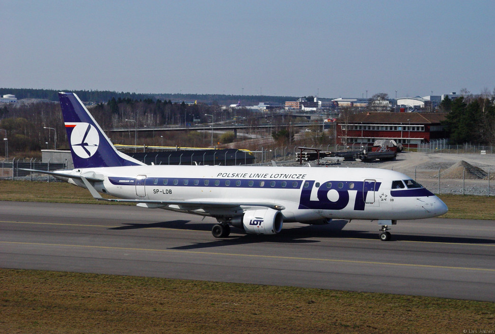 Aircraft 09 LOT E170